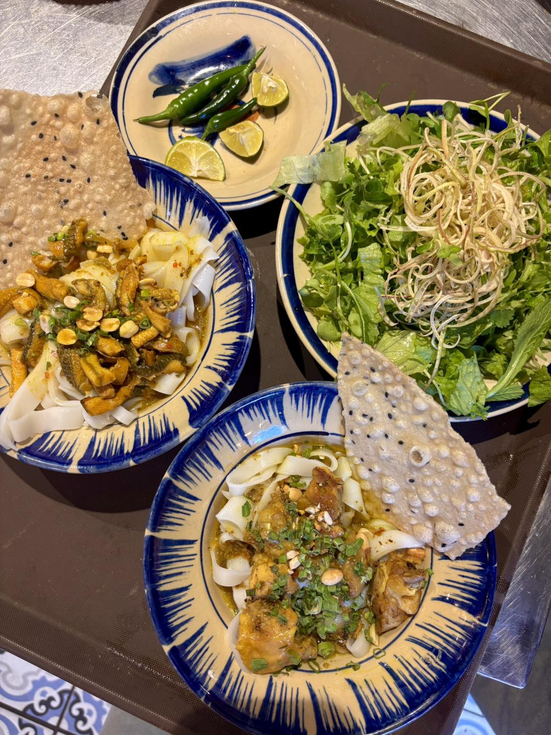 Mỳ Quảng Tôm Thịt - tô mỳ quảng truyền thống với tôm sú và thịt heo