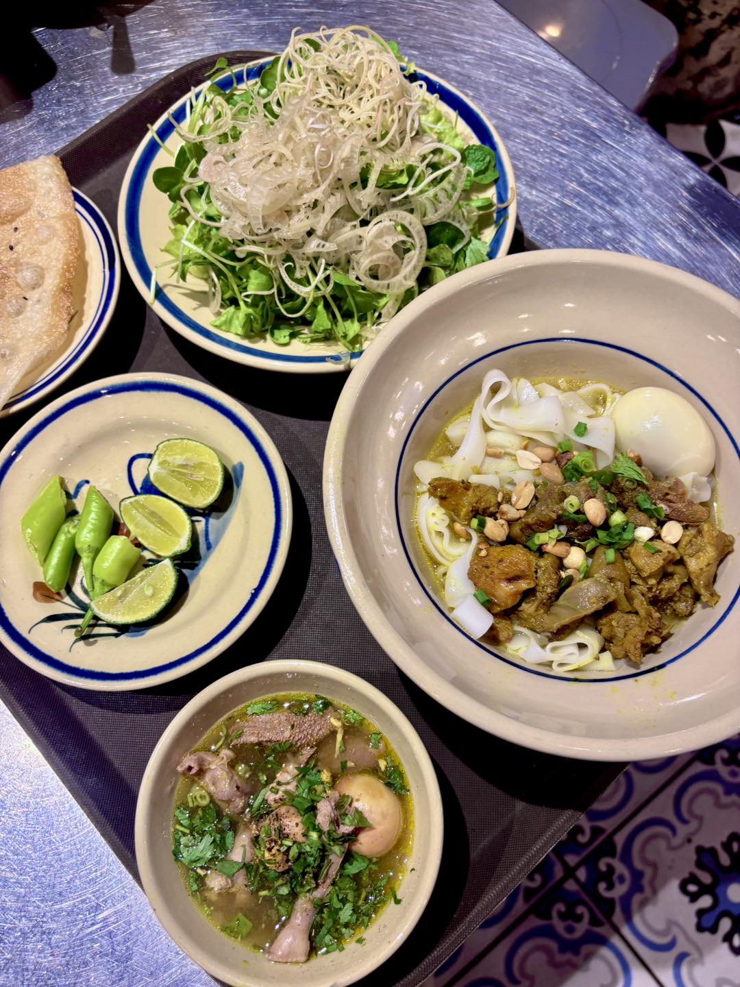 Mỳ Quảng Cá Lóc - mỳ quảng với cá lóc đồng tươi ngon